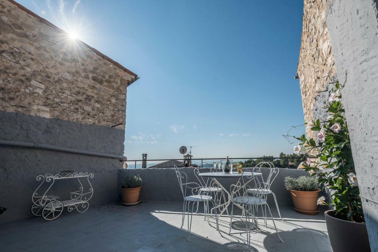 Carpe Diem Hotel Tourrettes-sur-Loup Bagian luar foto